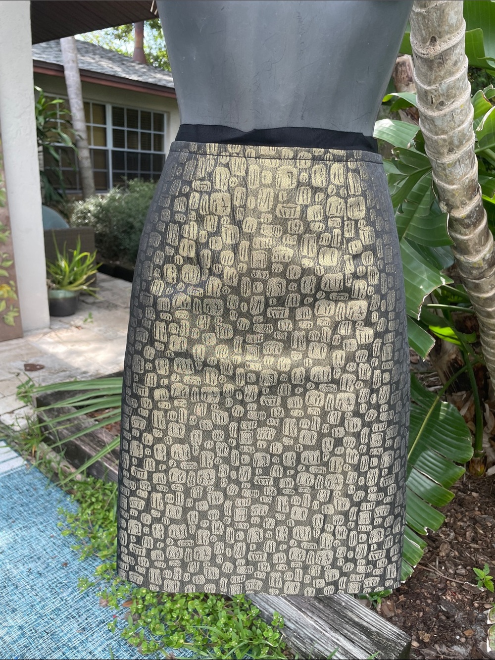 Gold bronze, metallic brocade Geo print pencil skirt